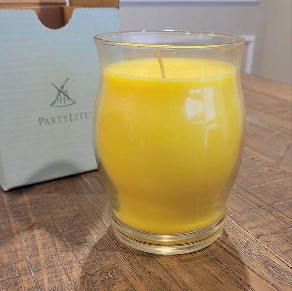 Hocus Pocus Partylite Abracadabra Candle 11.4 OZ NWT - Picture 1 of 7